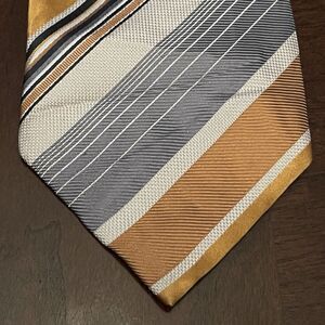 Geoffrey Beene Gold Hand Made 100% Silk Men’s Neck Tie Made In China